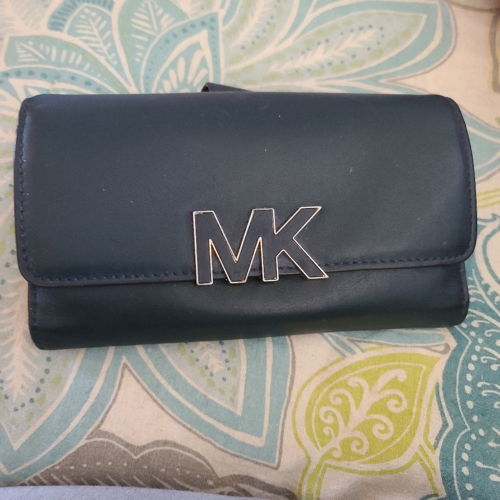 SOLD ON ANOTHER APP Michael Kors Wallet